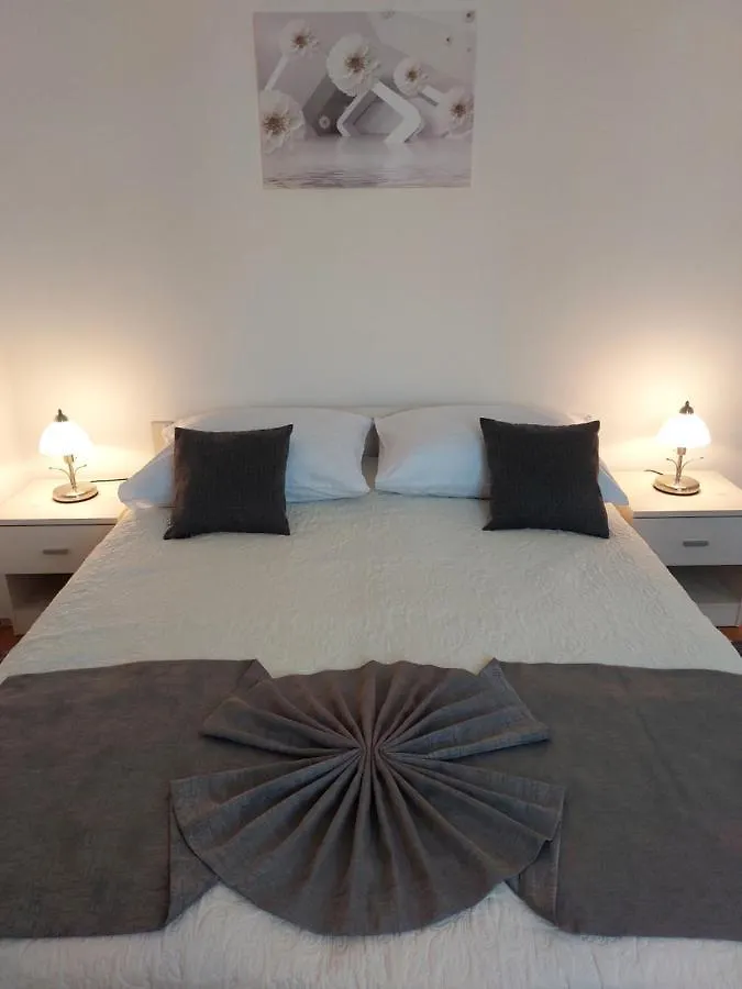 Apartment Hrzic Malinska 0*,